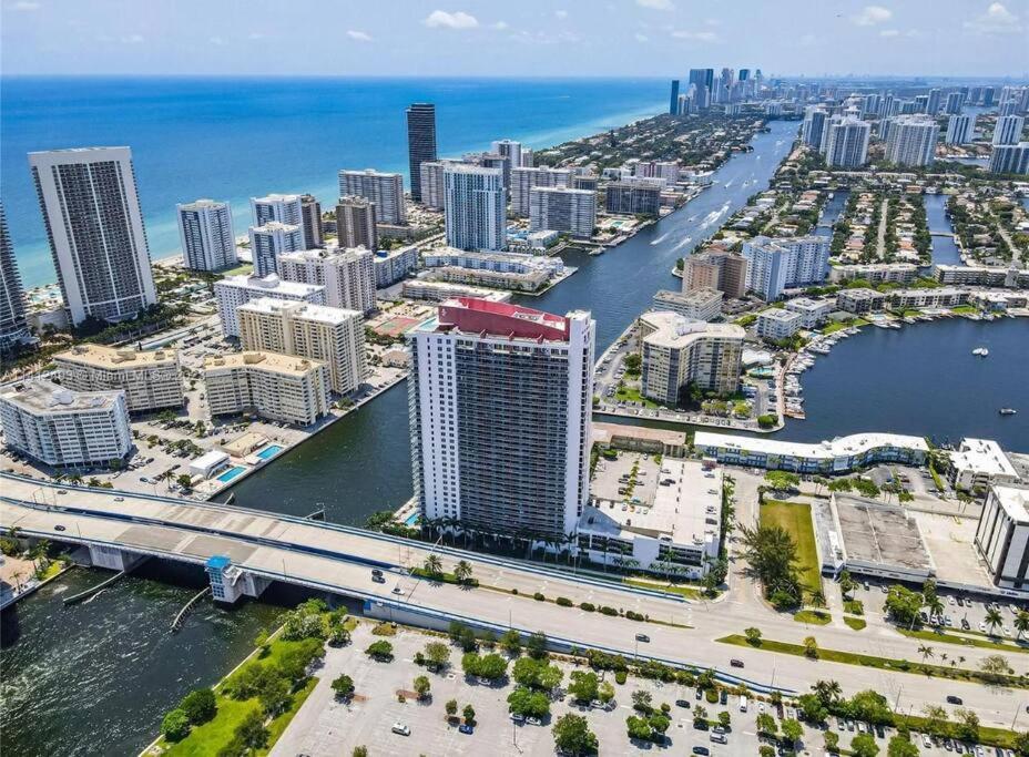 Ocean Views - Pool & Gym - Pet Friendly - Close To Beach Hallandale Beach Eksteriør billede